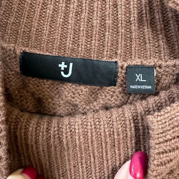 Uniqlo +J Premium Lambswool Cable High Neck Long-Sleeve Sweater - Picture 4 of 11